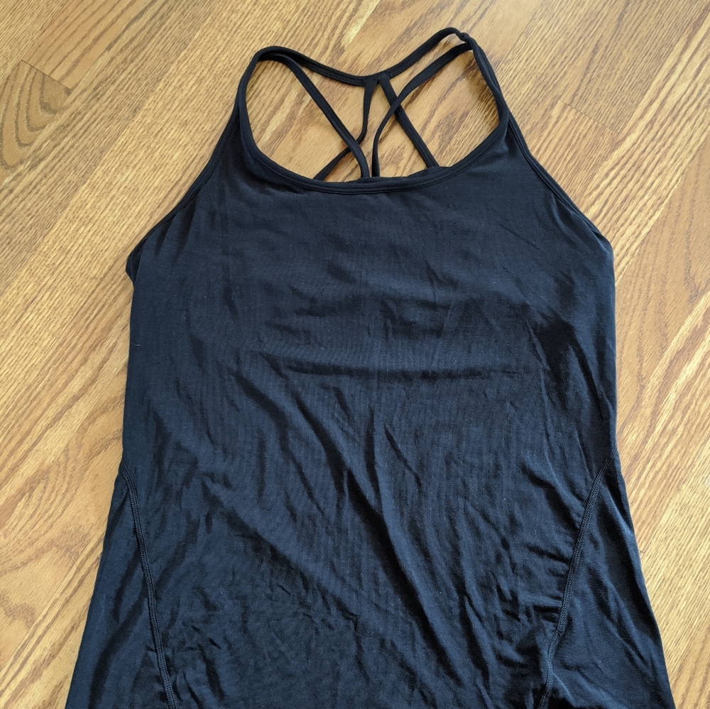 GapFit Breathe Strappy Shelf Bra Tank, Black Sz L